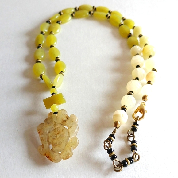 VINTAGE HAND CARVED JADE FOO DOGS CARVED STONES  NECKLACE  19-22" LONG - Picture 9 of 10